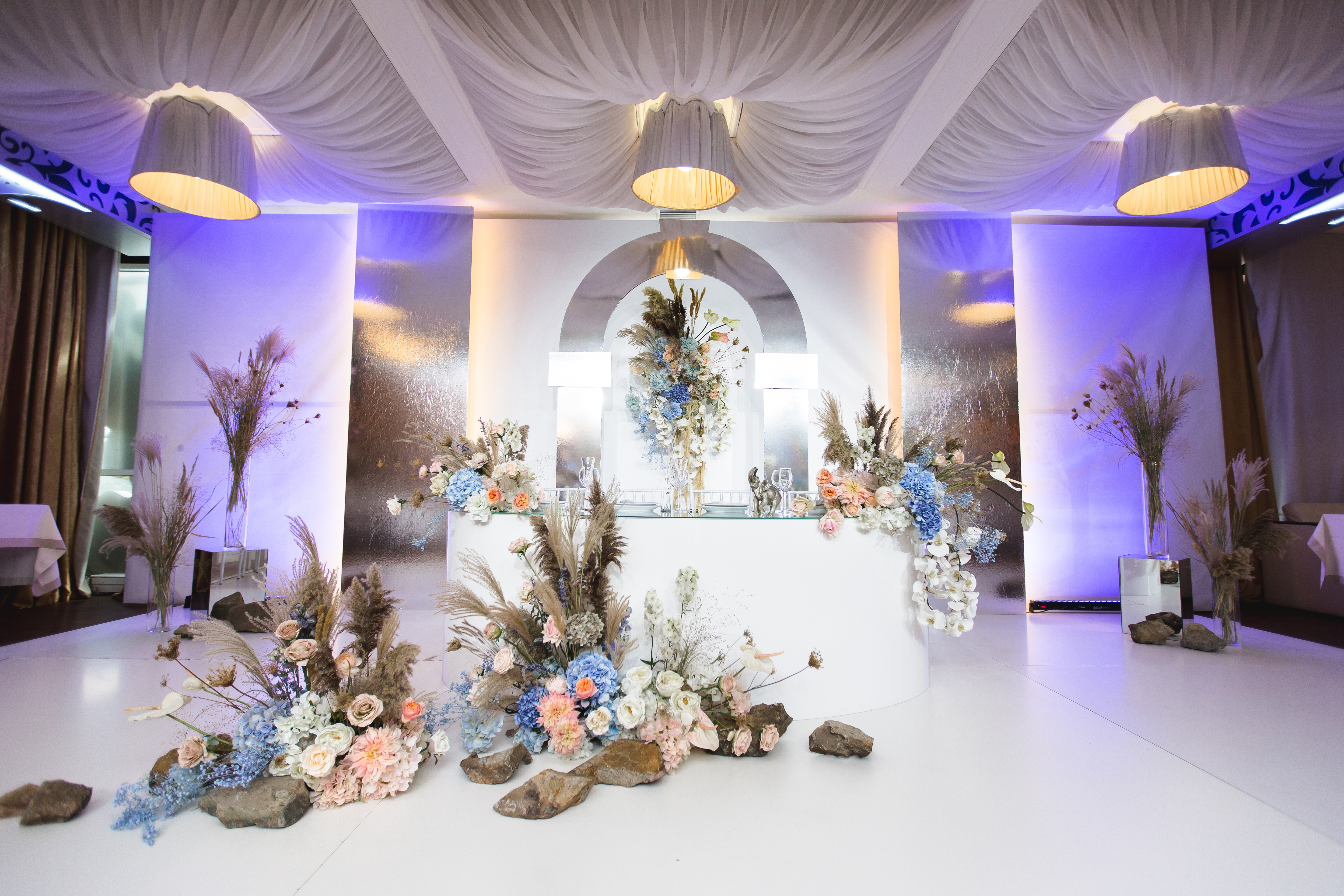 A Modern Romance Wedding Decor